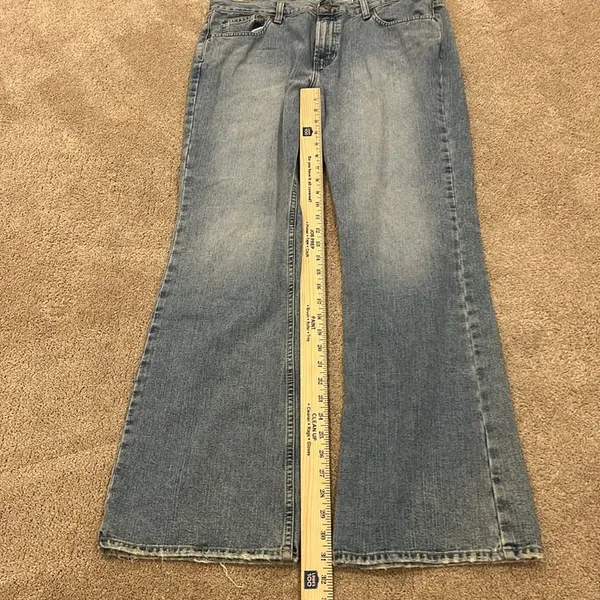 Old Navy women’s boot-cut low waist jeans size 12. - Image 5