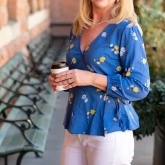 Old Navy Women Large Blue Floral Daisy‎ Wrap Top V-Neck Long Sleeve Blouse NEW - Image 2