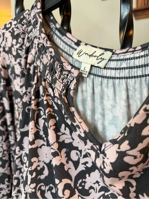 Wonderly Dark gray and Blush Floral Peasant Blouse size L - Image 2