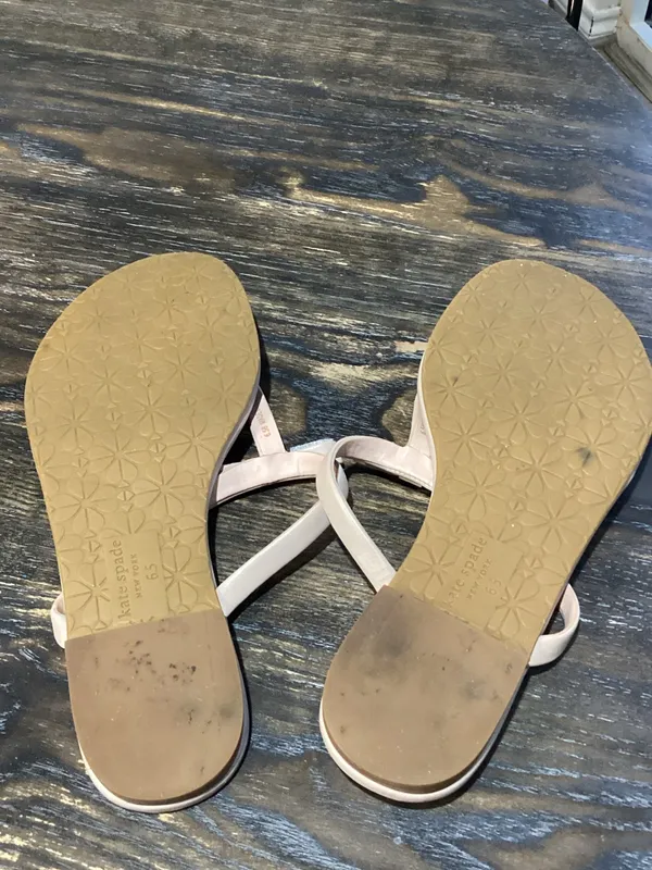 Kate Spade Blush Leather Bow Thong Sandals with Gold Spade Accent size 6.5 - Image 5
