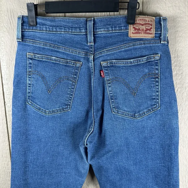 Levis Wedgie Straight Jeans Womens Size 31x28 Distressed Button Fly Medium Wash - Image 5