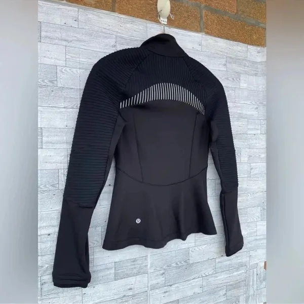 Lululemon Chill Going Strong Jacket size 4 - Image 13