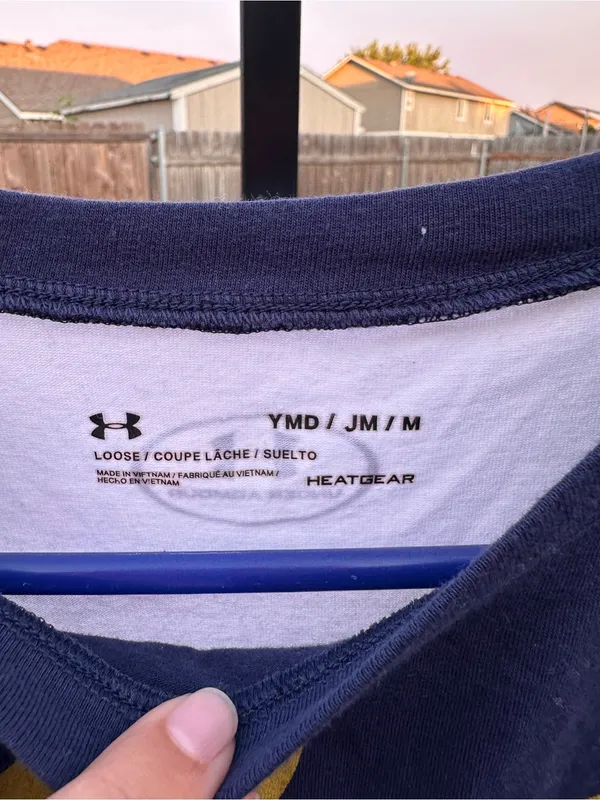 Under armour youth medium long sleeve shirt - Image 2