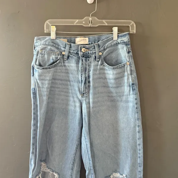 Universal Thread 90s Baggy Distressed‎ High Rise Jeans Light Wash Blue Size 4 - Image 2