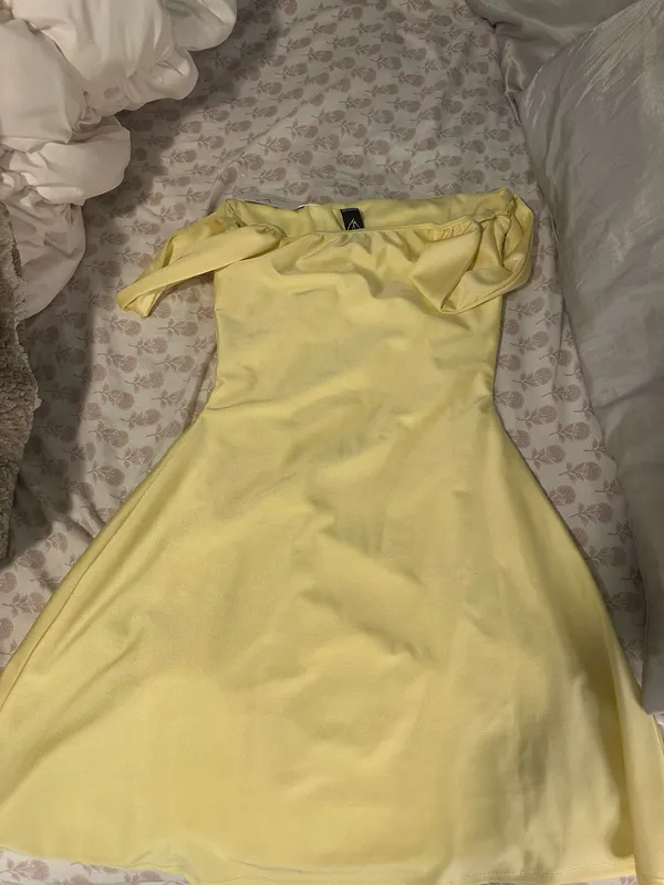 Butter yellow Windsor dress - Image 3