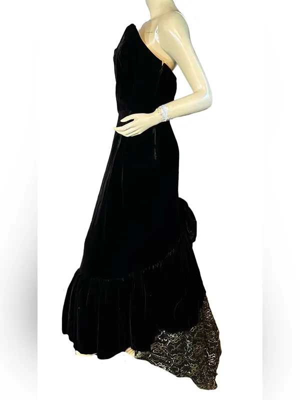 Vintage 1980'S Black Velvet Strapless Mermaid Dress W/Gold Lace Train (M) - Image 3