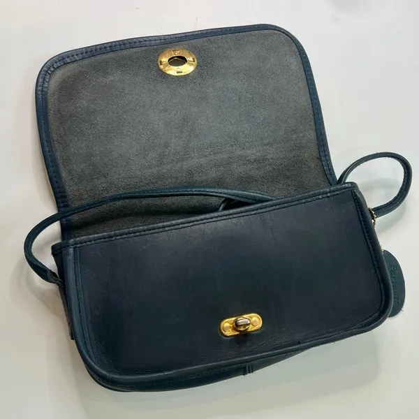 VINTAGE 90's Partners by MERVYNS Navy Blue Leather Front Flap Crossbody Purse - Image 3