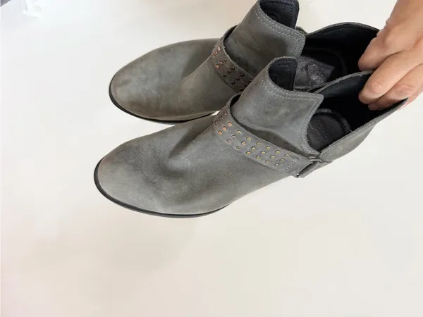Sorel Women's Lolla II Boot Size 10 Block Heel Stud Strap Gray Leather Distress - Image 2