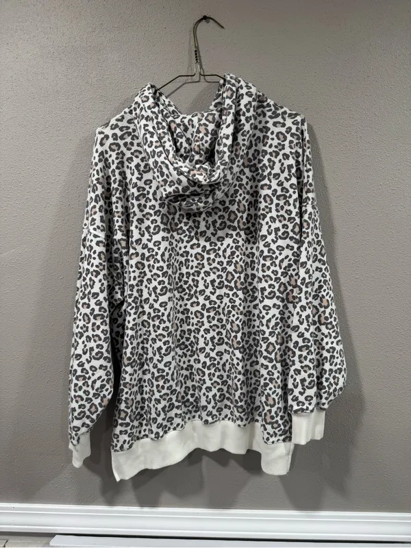 American Eagle Animal Print Oversized Hoodie - Image 4