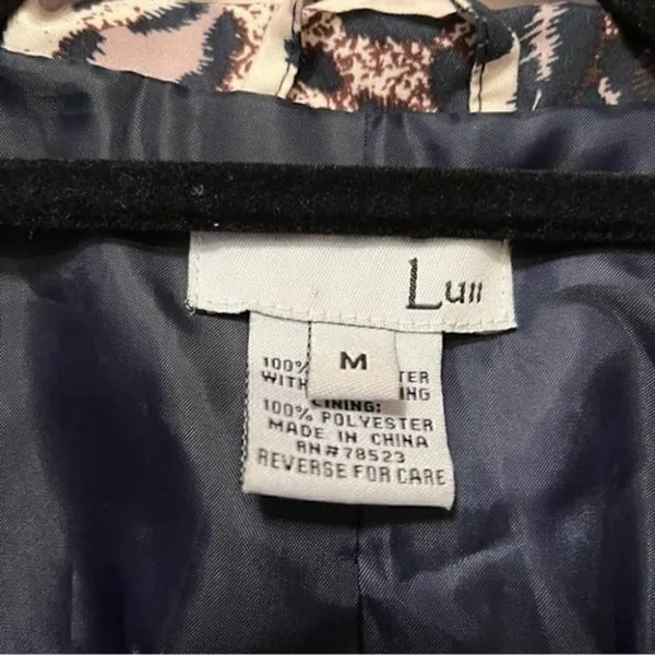 ‎NWOT. Beautiful and Classy Lull Medium Leopard blazer. Black - Image 6