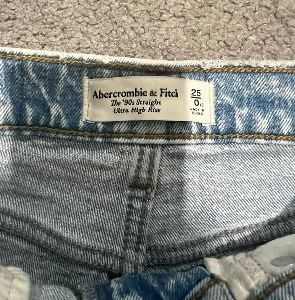 Abercrombie 90’s Straight Ultra High Rise Jeans - Image 2
