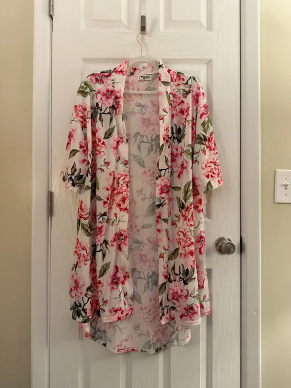 Show Me Your Mumu Pink Brie Garden of Blooms Floral Robe Small - Image 3