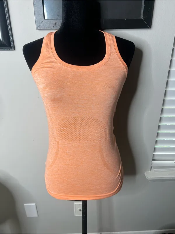 Lululemon swiftly tech 2.0 racerback size 4‎ - Image 4