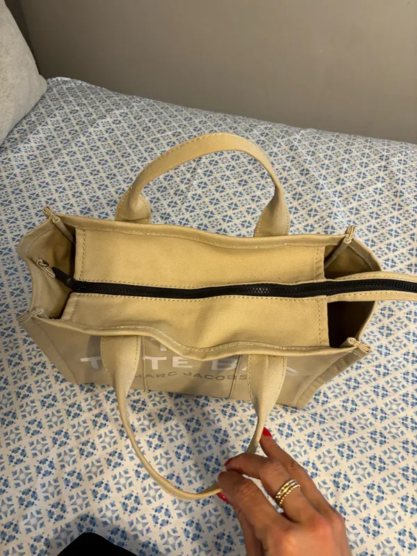 Marc Jacobs Tote Bag Medium - Image 10