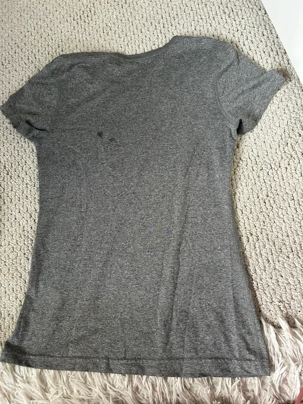 Nike women’s grey exercise tee - Image 3