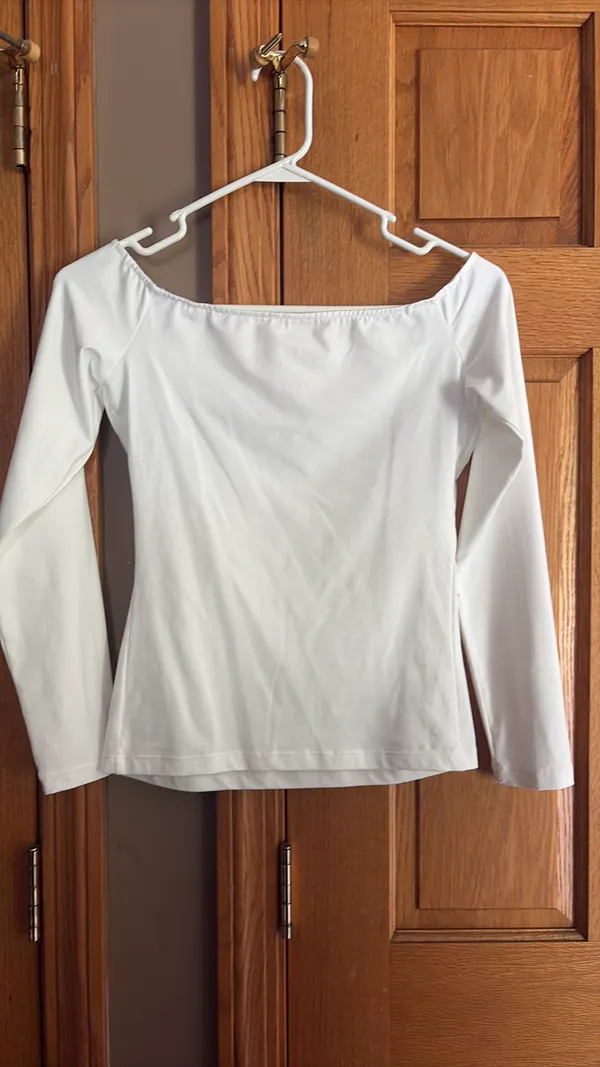 Off the shoulder white top - Image 2