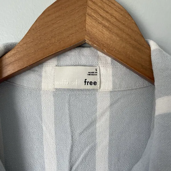 Wilfred Free Button Up Crop Blouse Top Light Blue White Stripes Size Small - Image 7