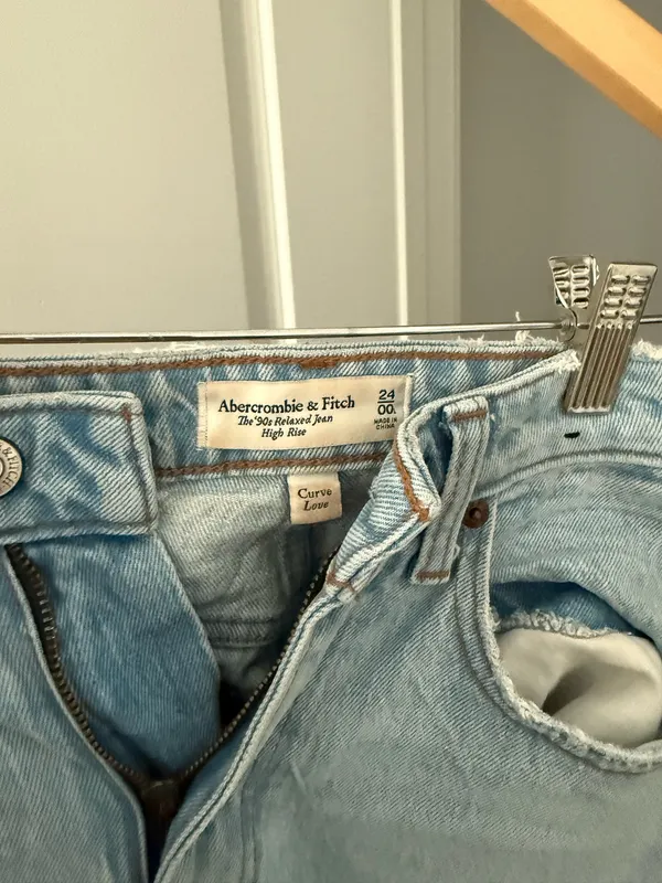 Abercrombie Curve Love High-Rise 90s Relaxed Jeans - Image 4