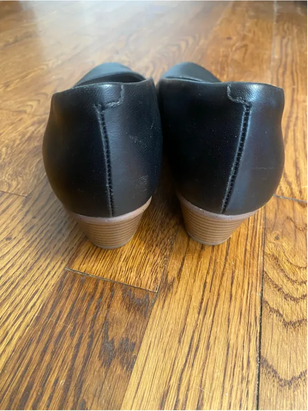 Clarks Sense35 Leather Low Heel Pumps Court Black Pointed Toe Quiet Luxury 9.5 M - Image 4