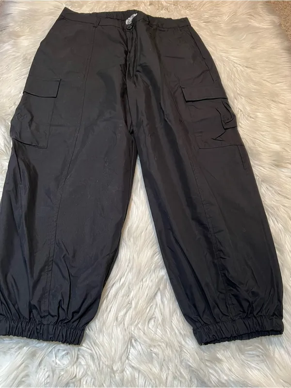 Future Collective Womens Size Medium Cargo Jogger Pants Black Windbreaker Cotton - Image 5