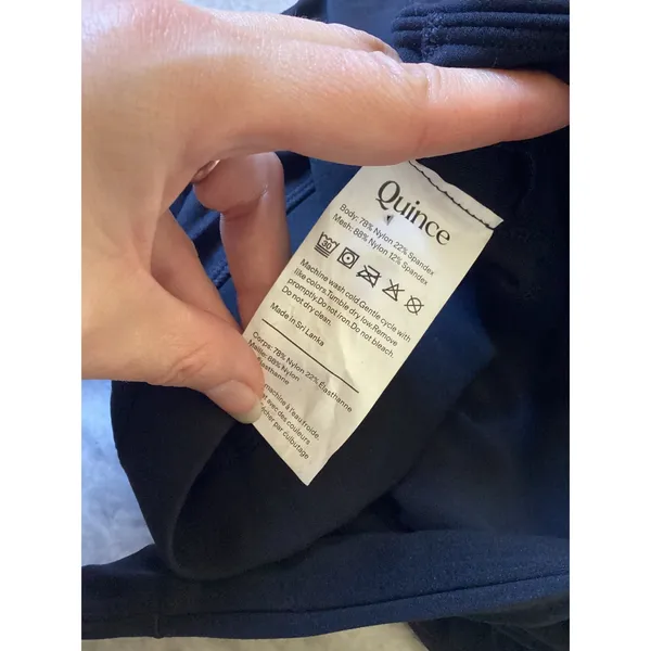 Quince NWOT Ultra-Form V-Neck Cropped Tank Black XS LB48920-ATG001-36949 - Image 3