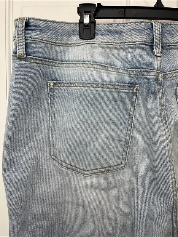 Arula Women's Light Wash Distressed Wide Leg Denim Jeans - Size 18 - Image 8