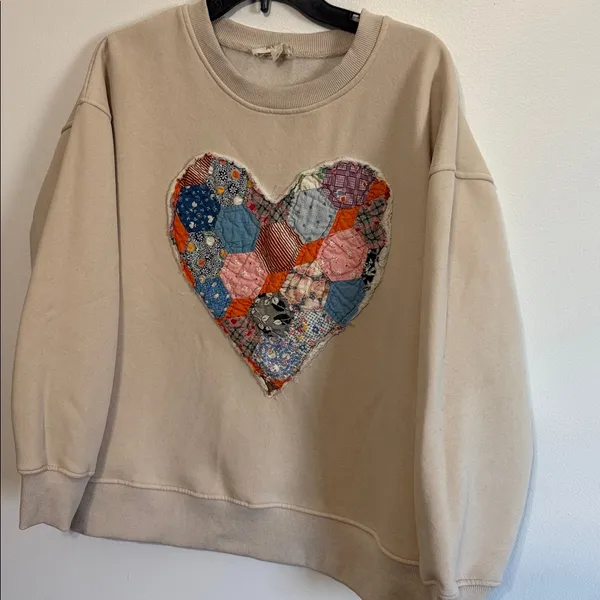 Jade by Jane Beige Cream Patchwork Sweatshirt Colorful Heart Patch Oversized Fit - Image 4