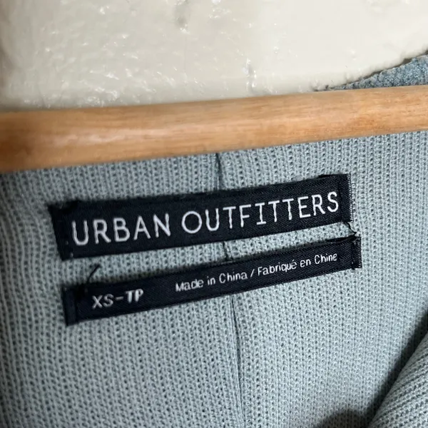 Urban‎ Outfitters Women's Jax Ribbed Notched Neck Long Sleeve Shirt Green XS - Image 2