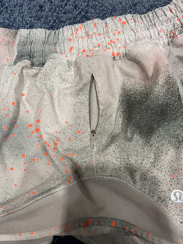 Lululemon Patterned Hotty Hot 2.5” Shorts - Image 5