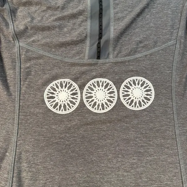 Lululemon Gray Long Sleeve Running Top Mesh Panels Back Pocket Wheel Graphic - Image 8