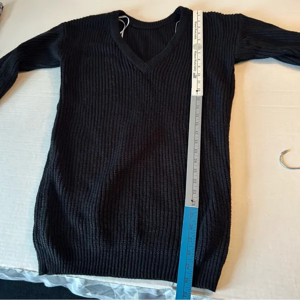 Lulus Women's chunky black Sweater dress or tunic size Medium - Image 6