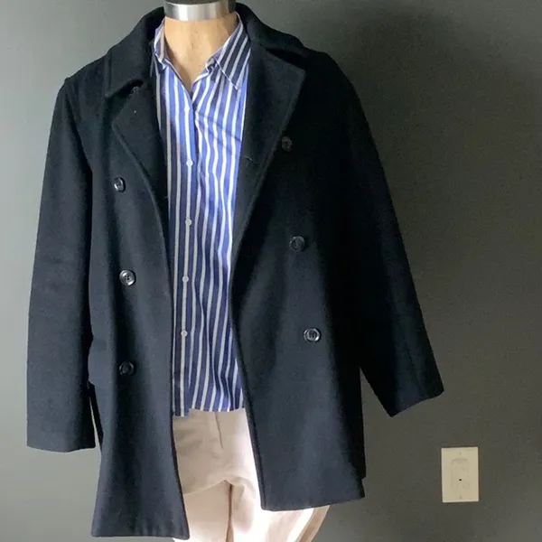 Gap double breast black unlined coat. Size Large - Image 3