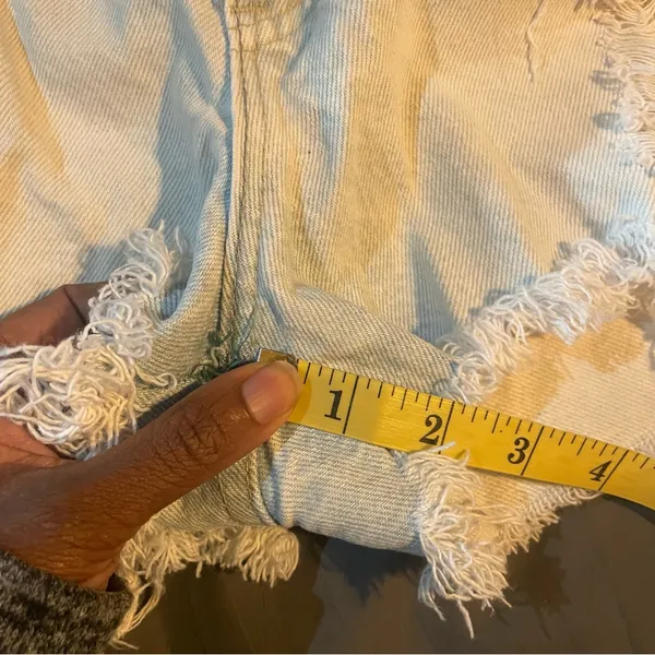 Chic Ombre dip dye ripped blue white denim jean shorts size 2 frayed hem - Image 12