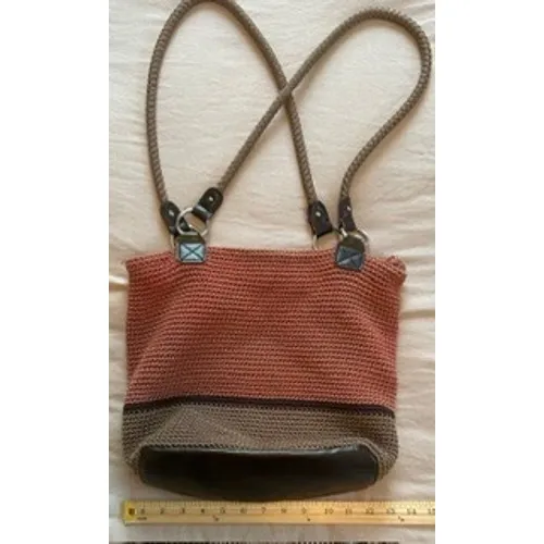 Croft & Barrow Crochet Knit Shoulder Bag Coral Taupe Colorblock Faux Leather - Image 4