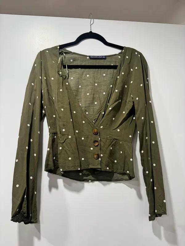 Abercrombie Olive Polka Dot Wrap Blouse Small like new - Image 3