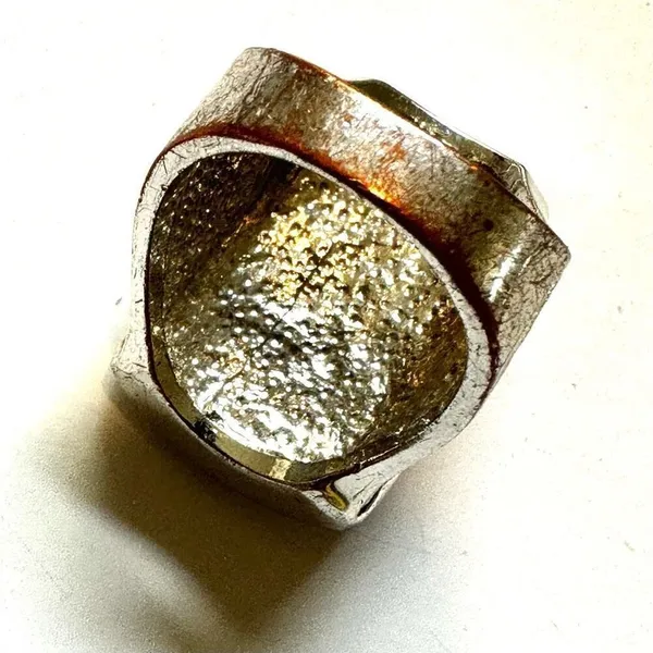 Silver tone large filagree cocktail ring - Image 5