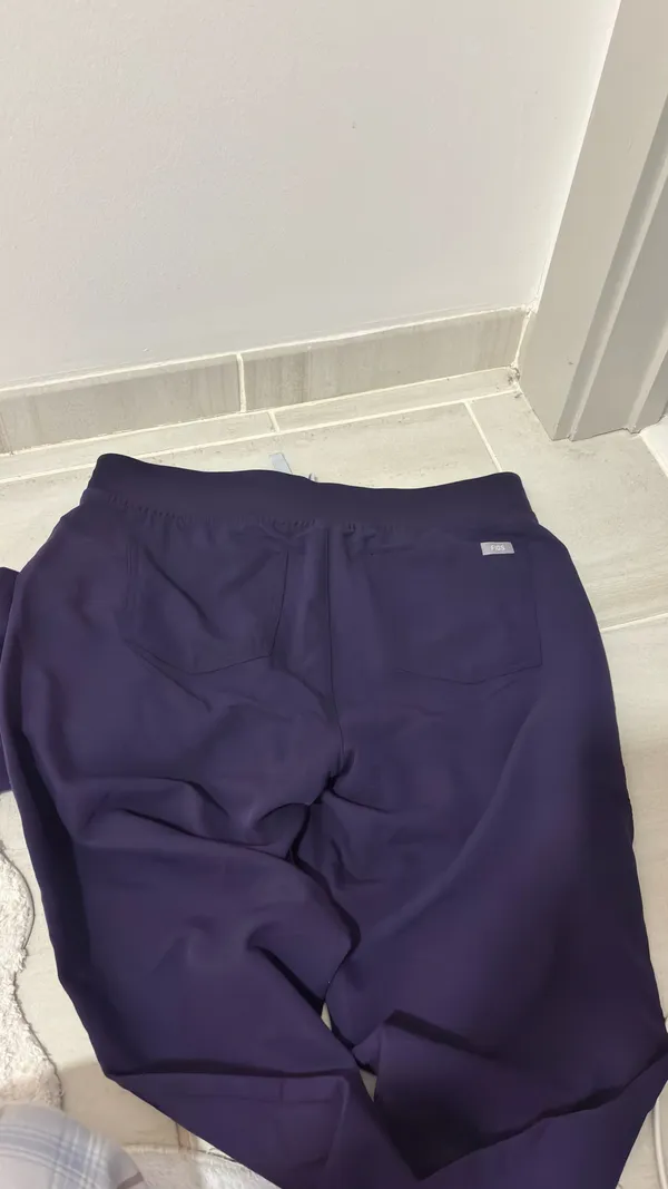 FIGS Scrubs Set - Image 3
