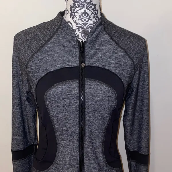 Lululemon Athletica Reversible Find Your Bliss Jacket Size 6 - Image 4