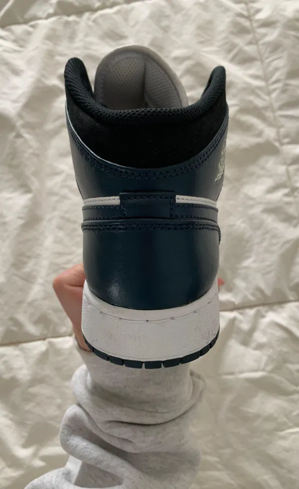 Nike Jordan 1 Mid - Image 11