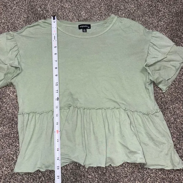 Originality Green ruffle crop top in Xs - Image 4