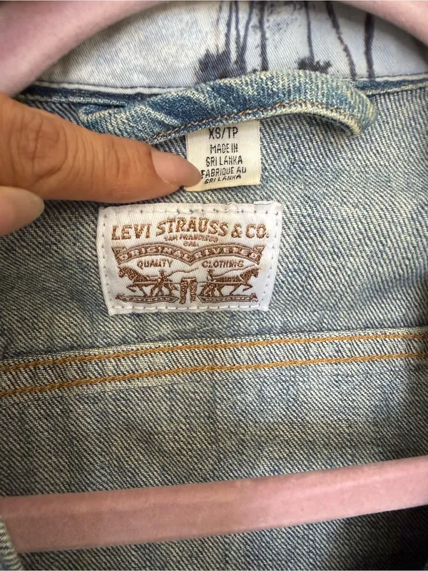 Levi’s XS Custom Motorcycle Graphic Cropped Denim Trucker Jacket - Image 4