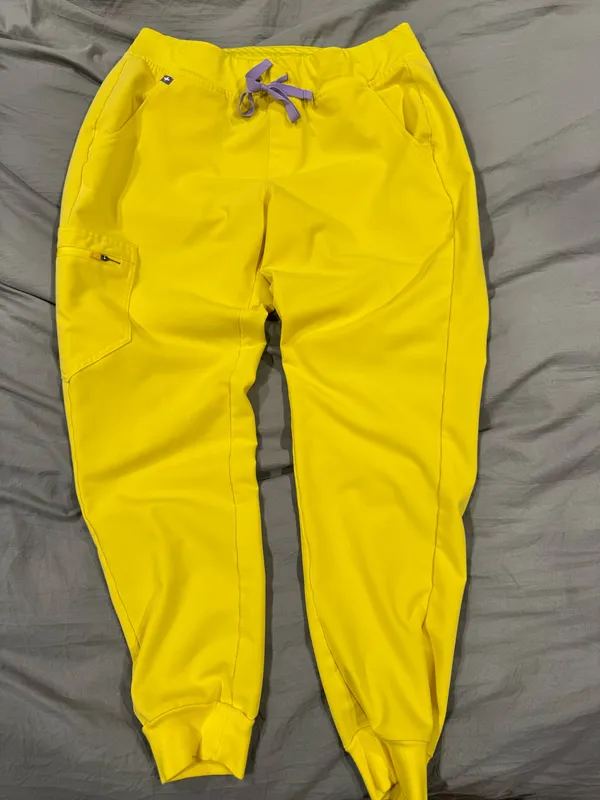 Limited Edition FIGS set in Lifesaver Yellow - Image 4