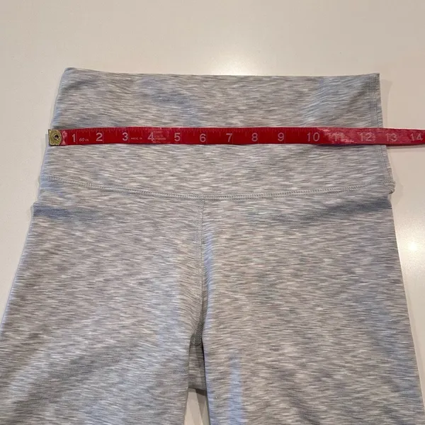TNA Aritzia Heathered Grey‎ Biker Shorts Size Small - Image 3
