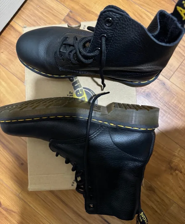 Dr. Martens 1460 Women’s Pascal Virginia Leather Lace Up Boots in Black - Image 4