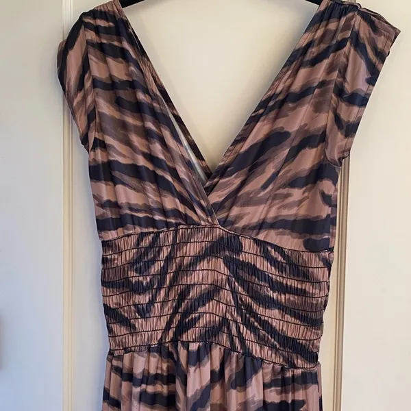 Felicite satin smocked tiger print dress size small. Vneck front and back. NWT - Image 7