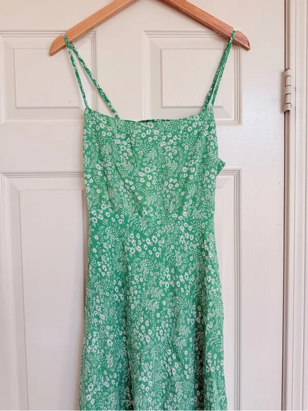 ASTR the Label‎ Gabrielle Dress in color Green Apple Ditsy Size Large L - Image 5