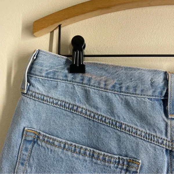 Levi’s 80s Mom Shorts High Rise Cuffed Denim Light Wash Size 32 - Image 11