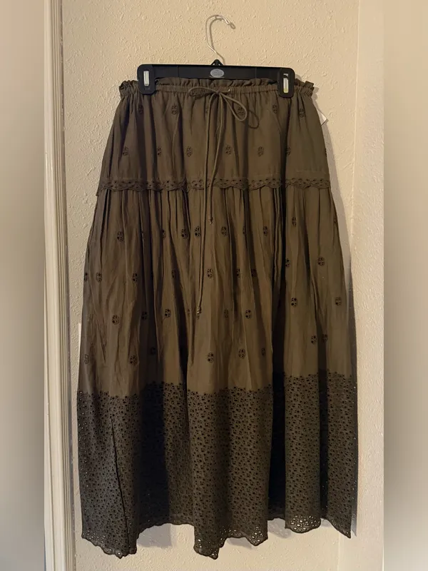 NWT Elie Tahari tiered eyelet maxi skirt in olive/army green. - Image 2