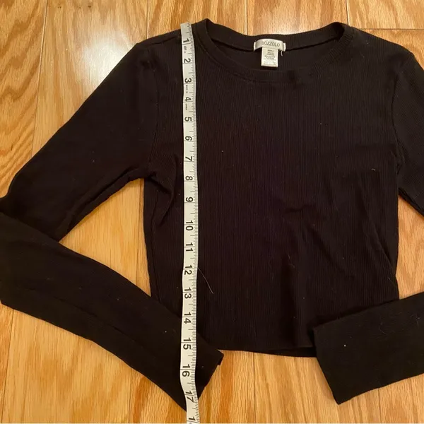Bozzolo Black Long Sleeve Crop Top - Image 3