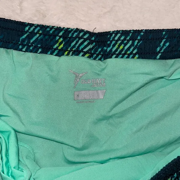 Old Navy Active Women’s Athletic Shorts Size Medium‎ - Image 3